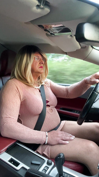 Kellycd2022: Amateur crossdresser Kellycd2022 sexy milf masturbating in my car sexy...