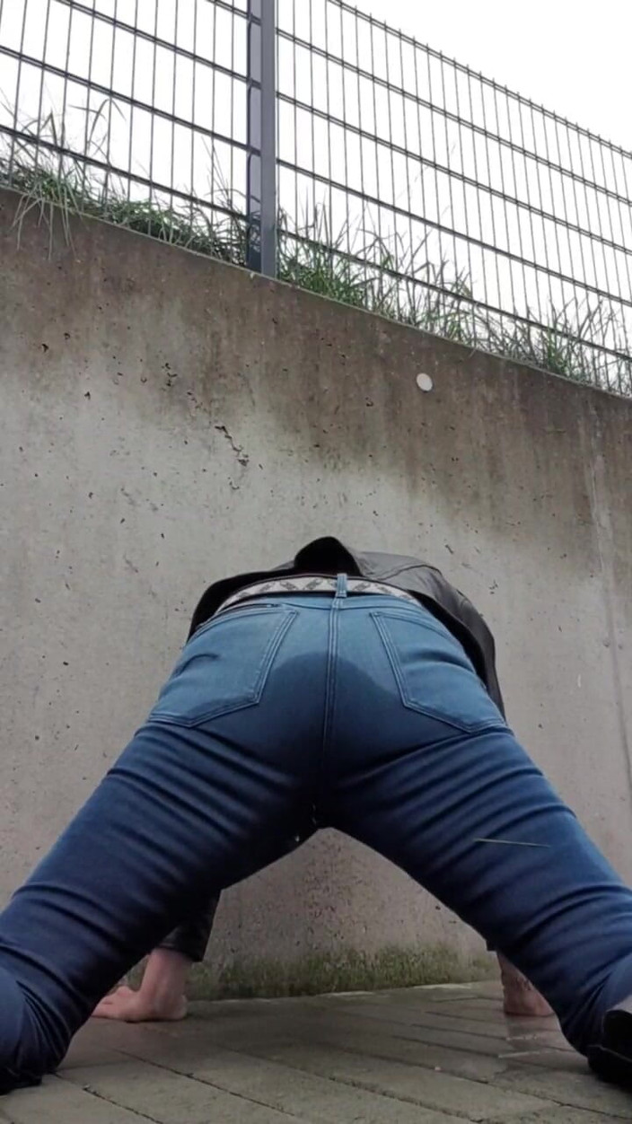 JulieEroticDress: 潮吹到牛仔裤里