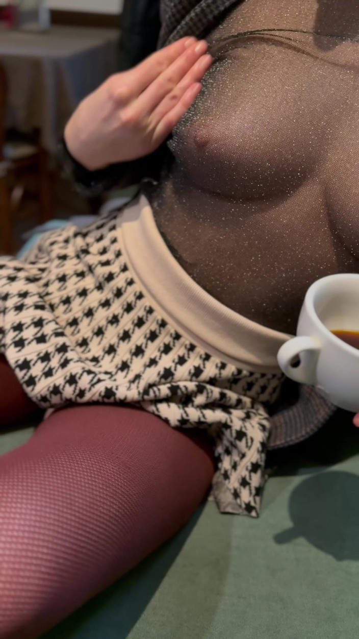 Sonya Pretty: 裸で歩く