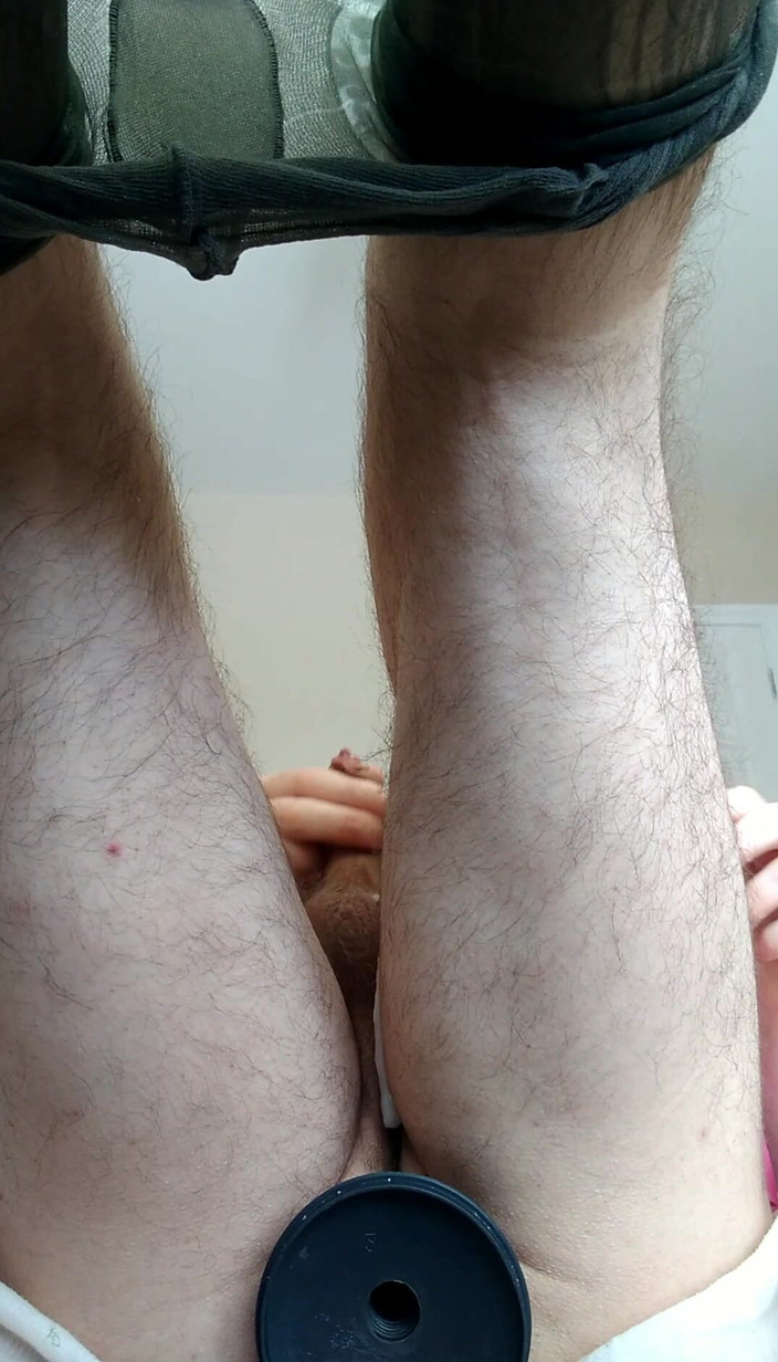 Cindy Belfast: 插入cindy将女孩的精液滴进阴户