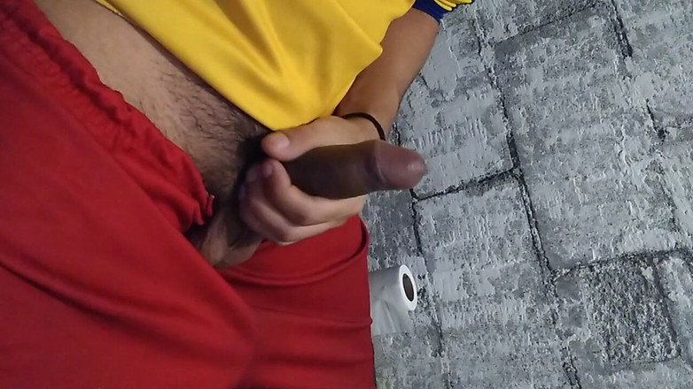 AlexAlejandro13: Chàng trai nóng bỏng của bạn trong phòng tắm