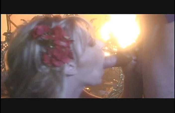 Tight little babes: Isteri blonde yang bertetek besar memberikan suaminya kepala yang baik...