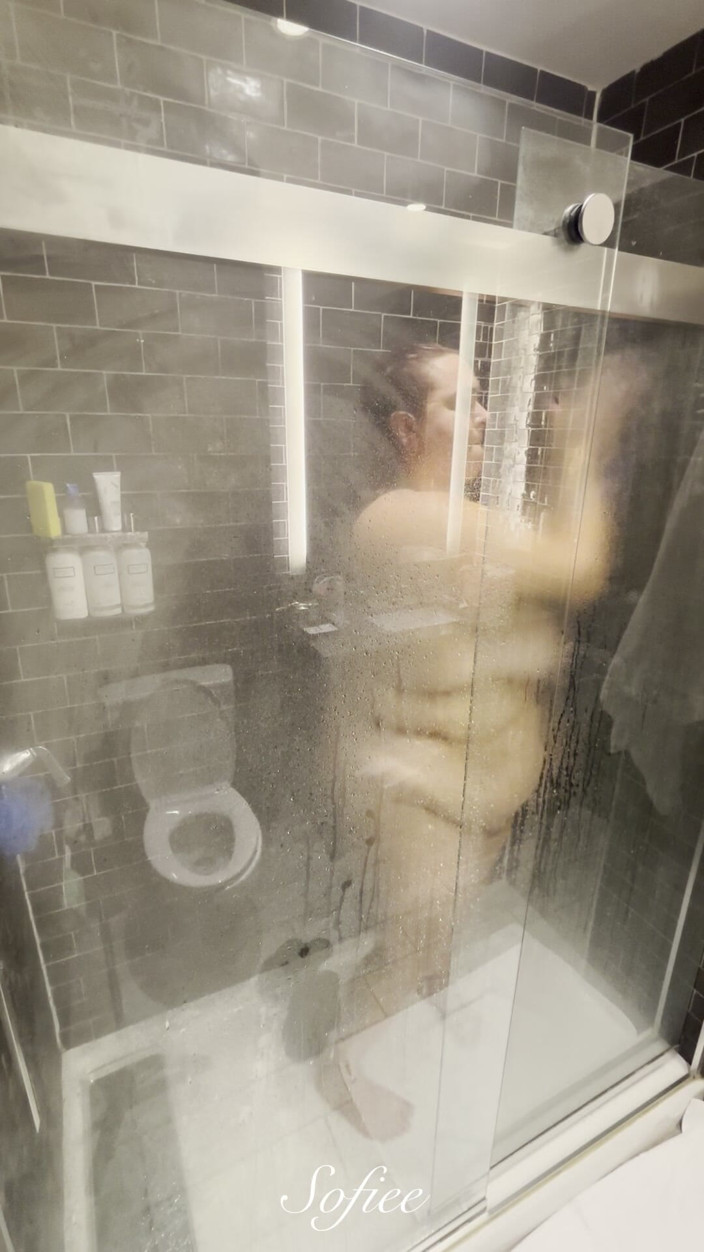 SofieeSoles: Watch Me Shower