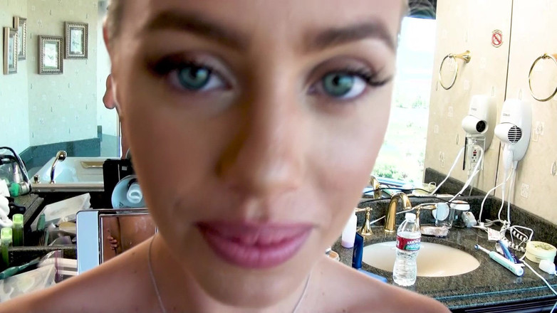 Pervy Studio: Experiență cu iubita Nicole Aniston