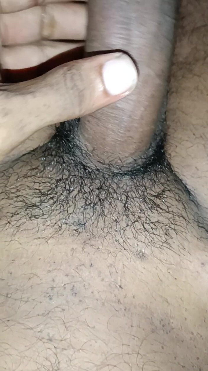 Sannu: Cowok india lagi asik ngocok kontol besar sampai dia keenakan