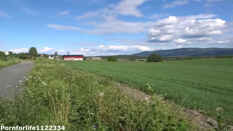 Pornforlife1122334: Saf kız öğrenciler halka açık park bankında kremsi amcığını parmaklarken neredeyse...