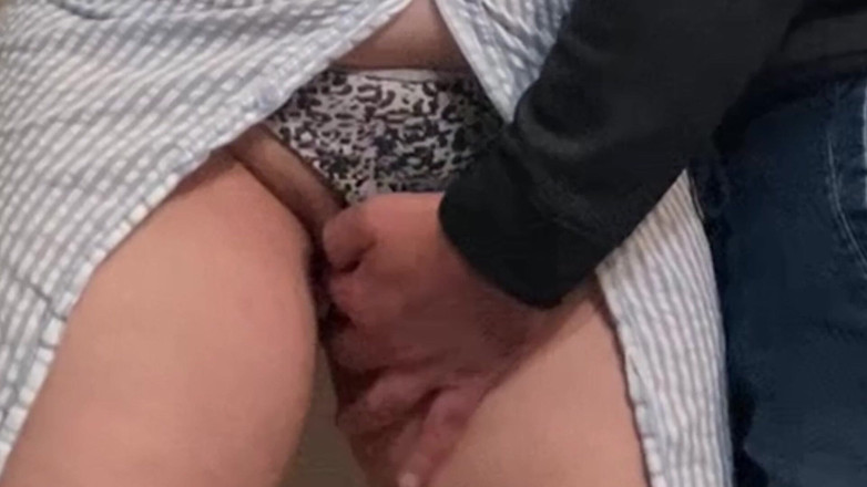 PriyaNaavya: Fremder perverser reibt meine muschi in der u-bahn