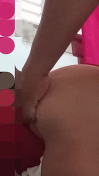 With Her Anus Open, the MILF Girl Pours Her to Cum Soon and End It