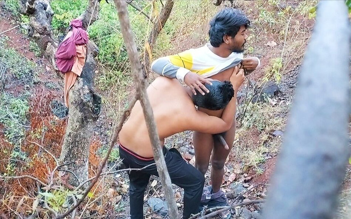 Xtremee: Nevlastní bratr a vysokoškoláci se ráno vrátí les a mladý...