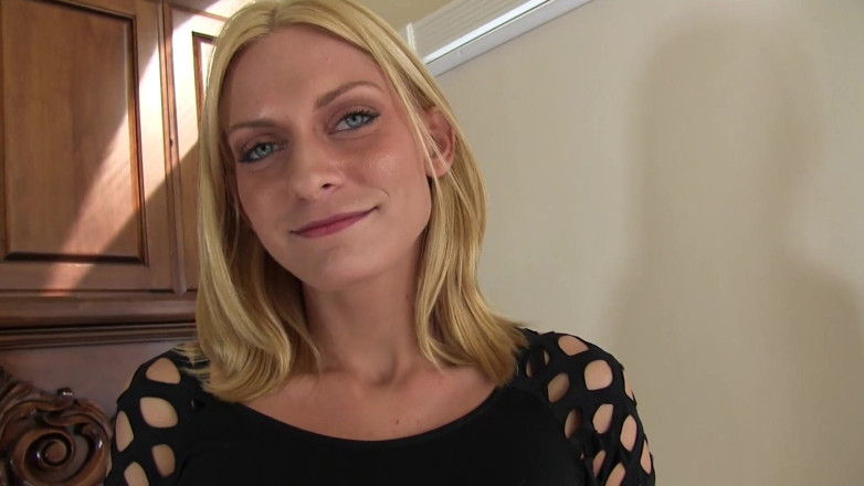 Perv Milfs n Teens: Blonde Slut Slurps On A Big Dick In A Pov...