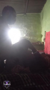 Une bhabhi du village desi insatisfaite se fait baiser par son devar