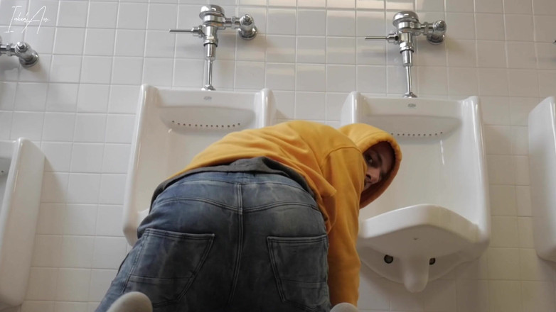 Inkdass: Crucero exhibicionista kuwaití árabe desnudo en público - parte 1