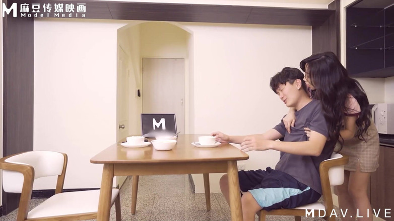 ModelMedia Asia: MD-0166 3人のお姉さんに無理やり童貞を打ち負かされた僕