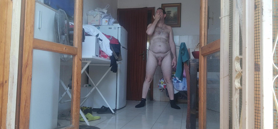 Mirko2589: Naakte jongen in huis
