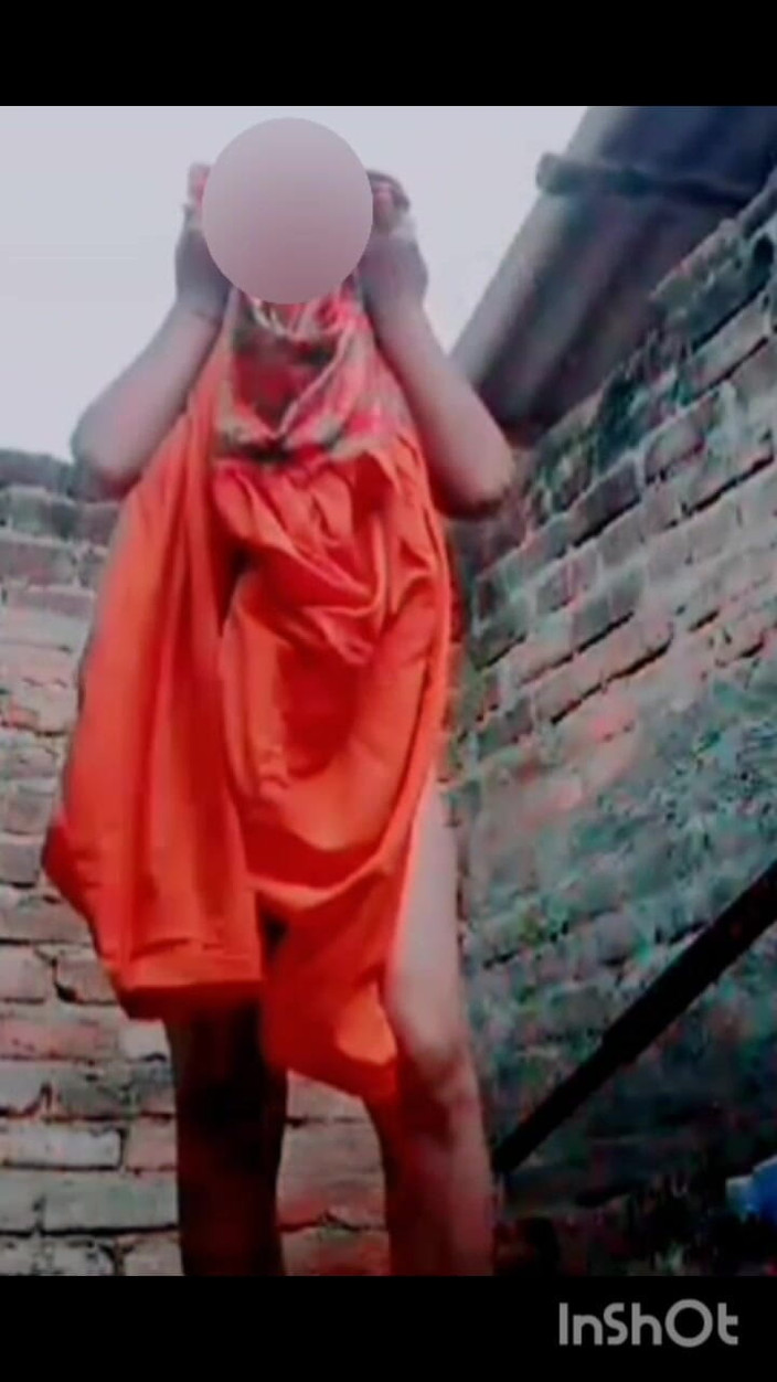 TricolorMusic3: Hete meid badend volledig naakt en toont haar hete mast...