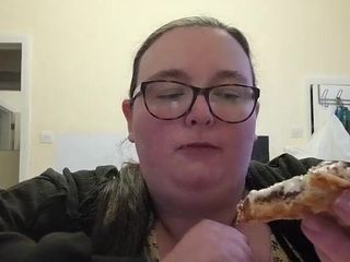 SSBBWLadyBrads: Mmmm dzisiaj robię gofry