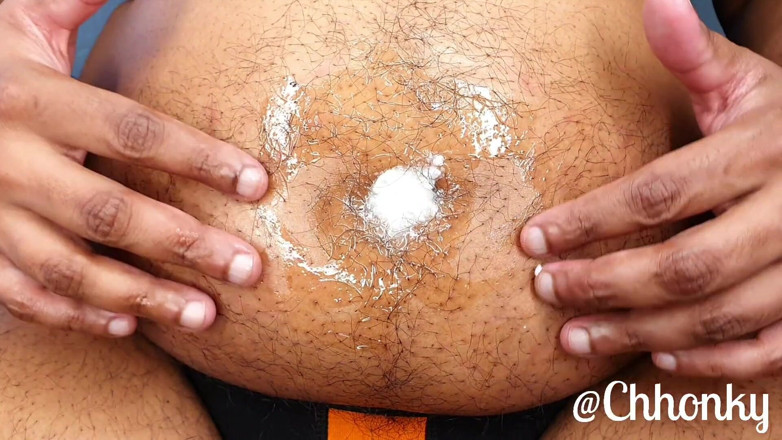 Denim Tiger: Fingering my oiled up belly button