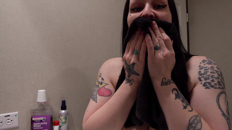 GothBunny6669: Rutina de proteze dentare a lui Dani