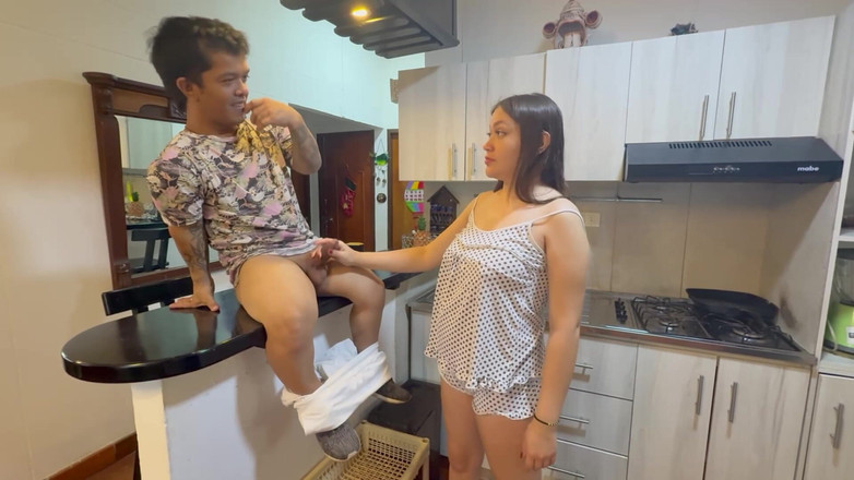 Julianaburning: Mówię mojej bogatej przyrodniej siostrze o tym, o czym rozmawiałem...