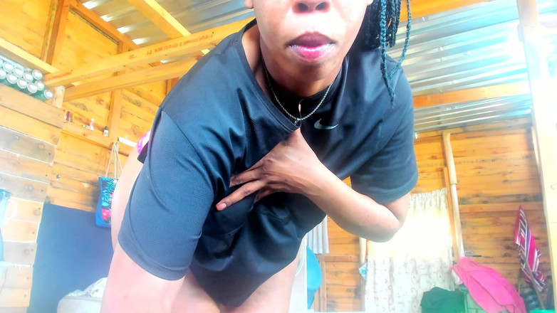 AnalEbony: Гигантская черная попка тверкает в рваных леггинсах, трусиках...