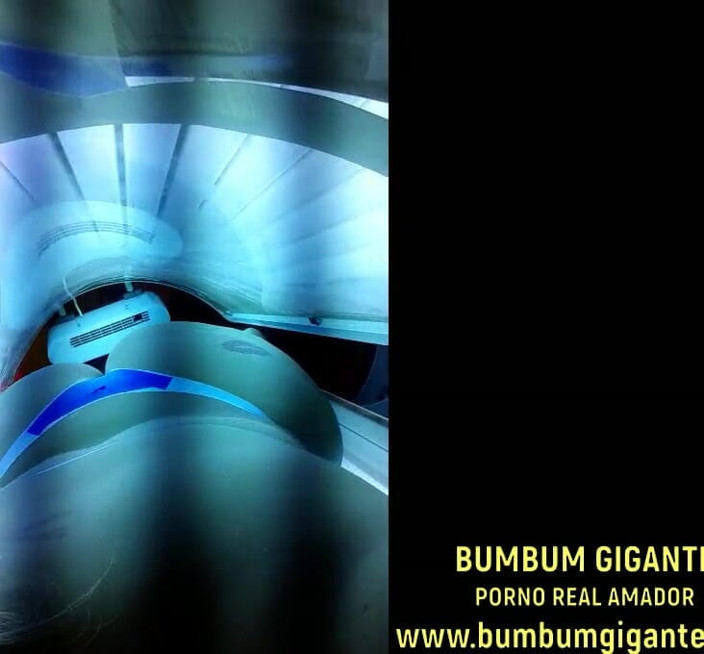 Camargo Hotwife: In the tanning machine showing off