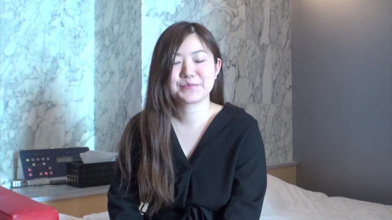 Japan Lust: Japanese lady gets her bare pussy teased to the max