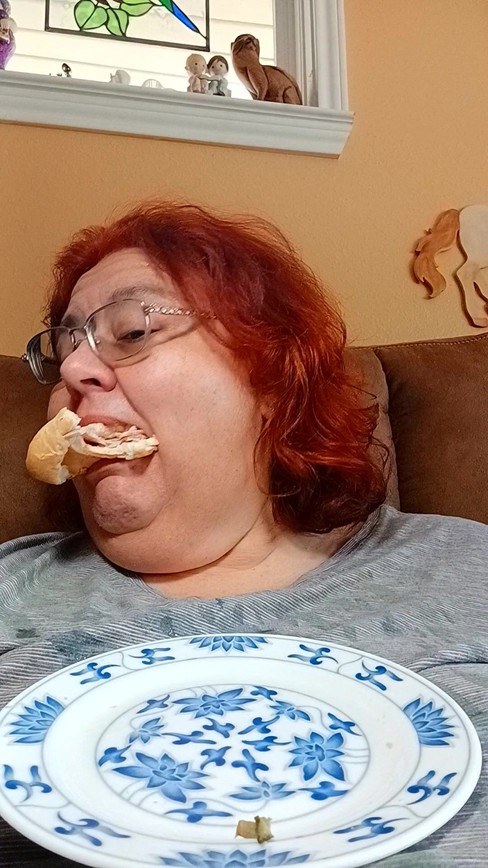 BBW nurse Vicki adventures with friends: Şişman kız için bolo sandviç yiyor hayranları yiyor!