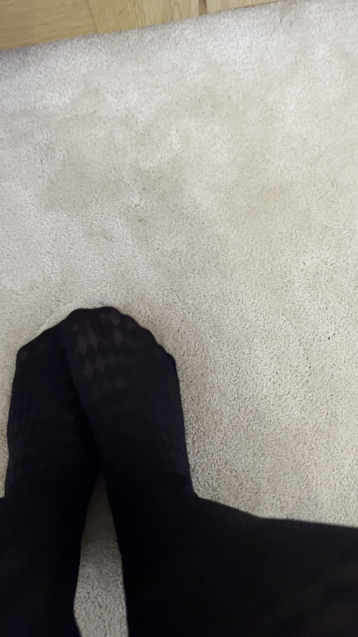 Bigtiddygoth: Czy podoba ci się moje idealne stopy?