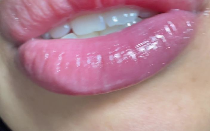 Asmr_mouth: Велетень бере цього маленького чоловіка в рот