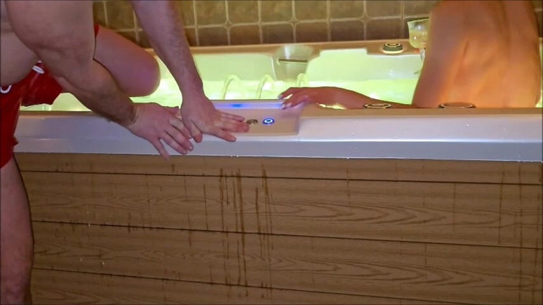 Christi: Im Wellnessbereich Mit Einem Keuschheitskäfig