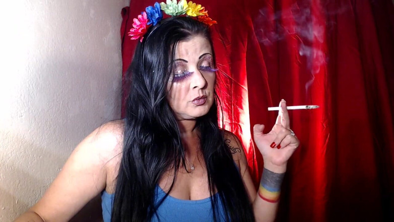 Abby Anna: Virginia slim 120 power smoking cougar