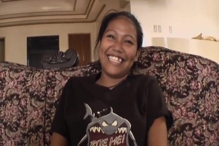 Asian Cuntz: Thai whore riding on the couch on her casting