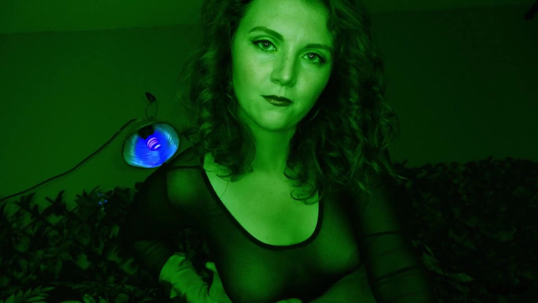 Haylee Love: Poison Ivy makes Robin her slave