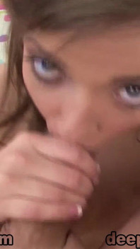 Štíhlá teenagerka Ashlynn Leigh POV kouření na obličeji