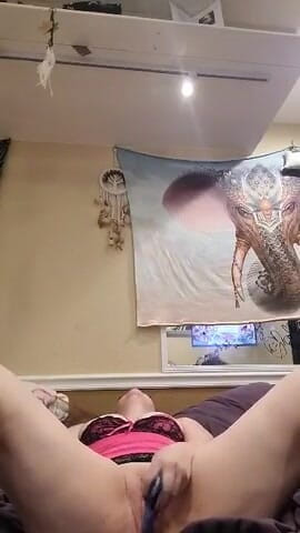 Daddyspinkbeauty: Having some fun with my toy.