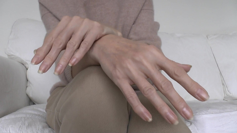 Lady Victoria Valente: Piękne, eleganckie dłonie i paznokcie w podarcie Lady Victorii Valente,...