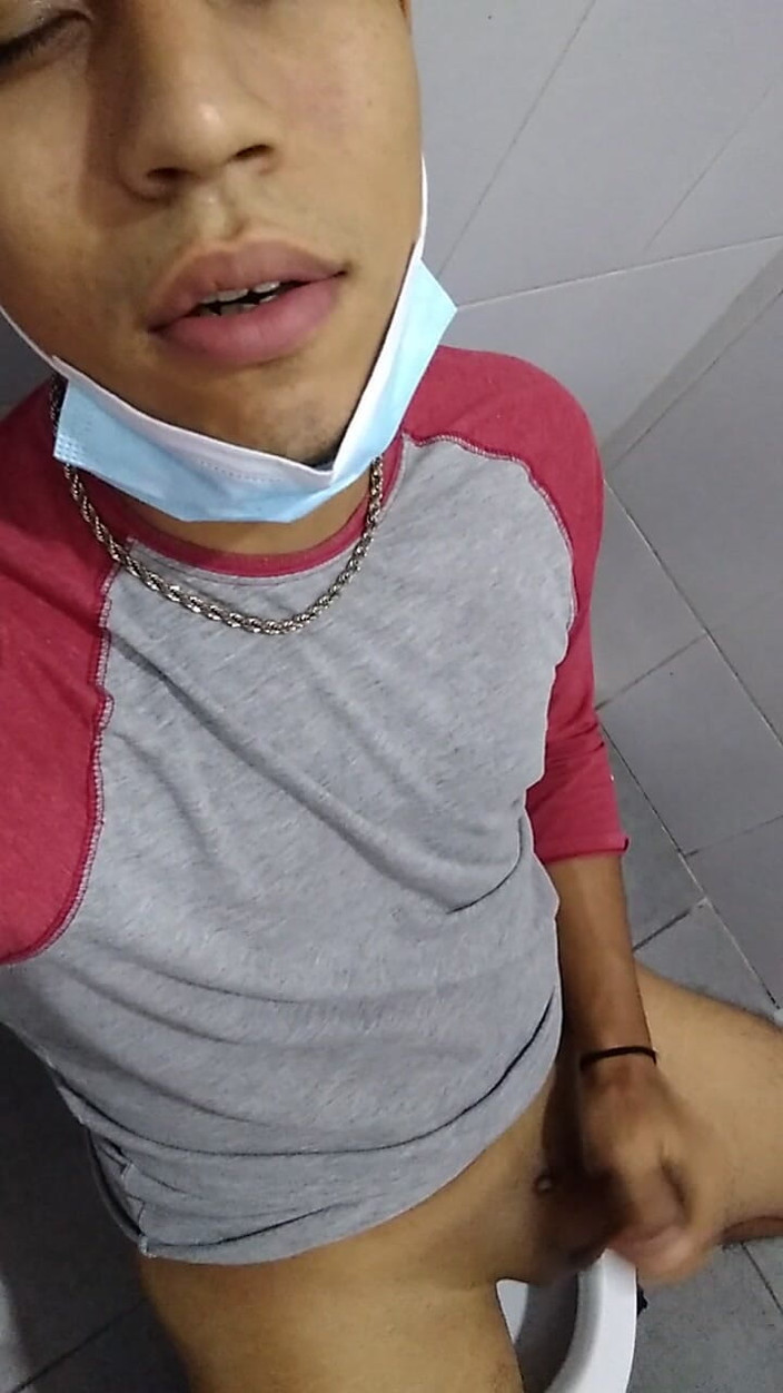 AlexAlejandro13: トイレに入る