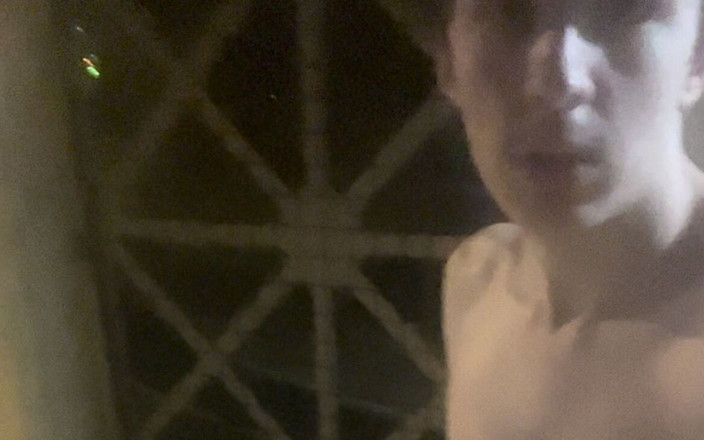 lonewanderer821: Parking public et exposition à l’église !