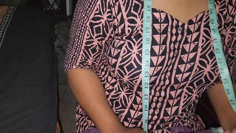 Akhi moni: दर्जी ने अपनी पत्नी से उसका माप लेने के लिए कहा और उसने उसे चोदा