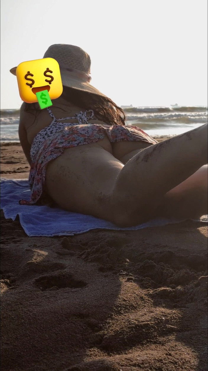 Karencx: Sulla spiaggia