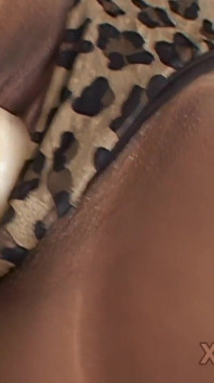 Těsné tělo Ebony Teen W Pěkný zadek Šuká její vibrátor do solo dildo orgasmus video