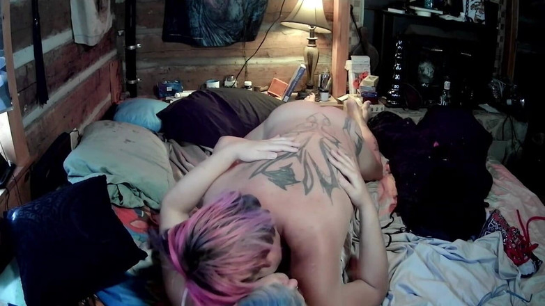 House of whorrors vault of darkness: Секс-рабиня Афіна та її господиня Сі займаються транслесбійською любов'ю