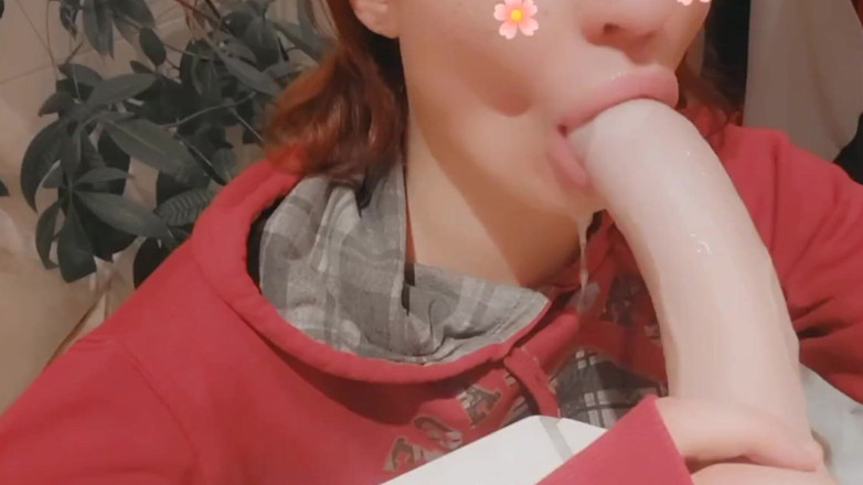 TiSIssyTi: Banci femboy menggodamu mengisap dildo dan meludahinya