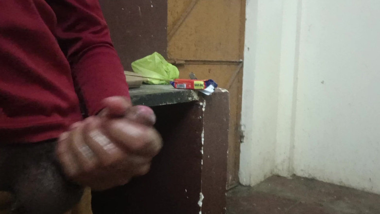 Brijesh 270: 내 마누라를 집에 혼자 남겨주지만 내 이웃은 항상 나를 찾아온다