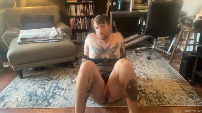 Dirtytrisha: Dantelli elbiseli dildomu özel olarak emiyor