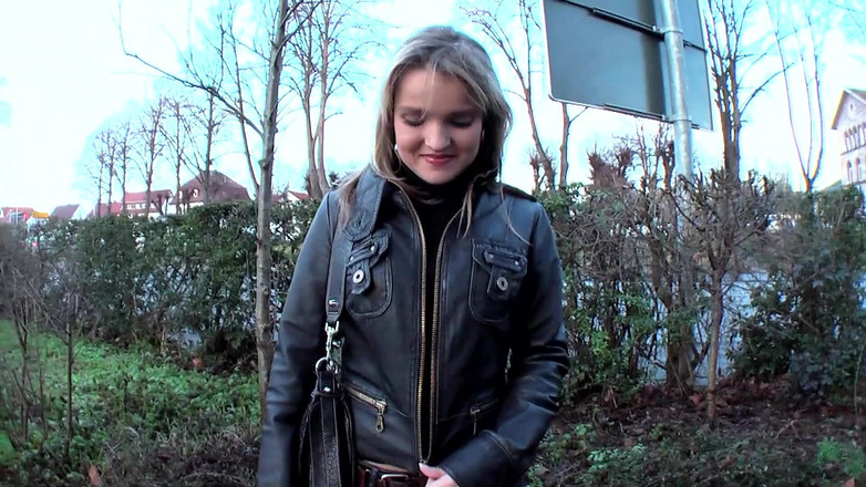 MMV Films and Clips XXX: Nena rubia se burla de tetas y juguete en esclavitud...