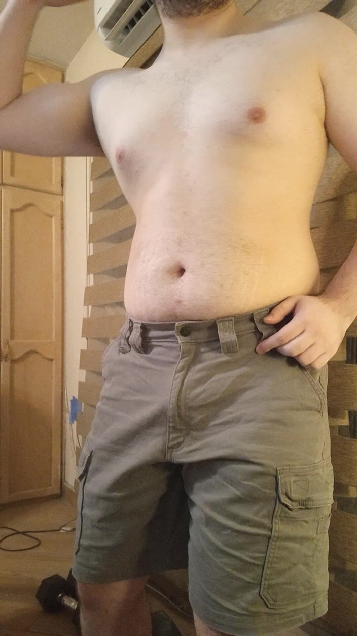 Himbo_Fox: Armăsarul muscular ridică greutăți