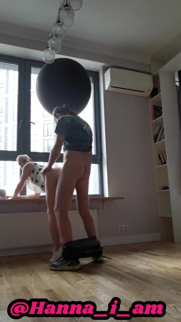 SugarNadya: Styvfarfar tog sin styvdotter under semestern och knullade henne hårt...