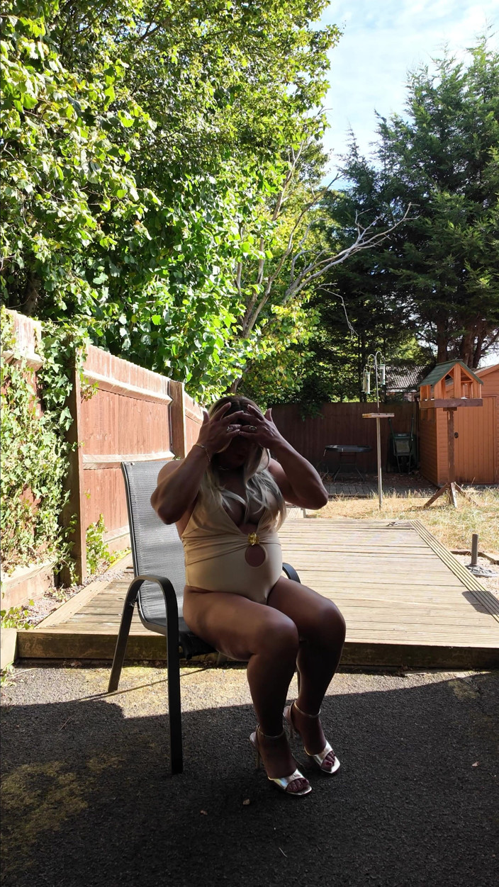 Kellycd2022: Sexy Crossdresser Kellycd2022 in Gold Coloured Swimsuit and Heels