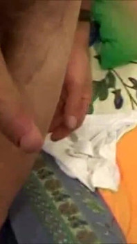 Chica lamida de coño obtiene sus dos agujeros golpeados en trío